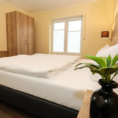 Lägenhetshotell @home Boardinghouse 4*